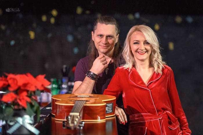 Buvę bendražygiai atgaivino populiarų hitą