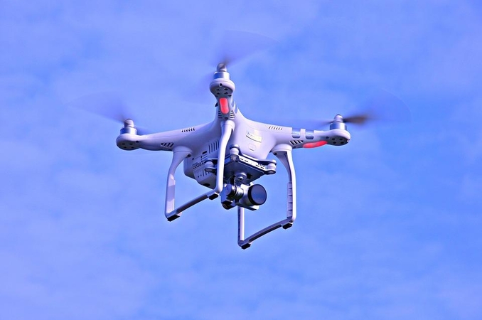 Varšuvos ligoninės svarsto galimybę pristatyti COVID-19 mėginius dronais