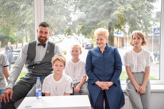 Prezidentė ir J. Valančiūnas Vilniuje atidarė paauglių dienos namus 