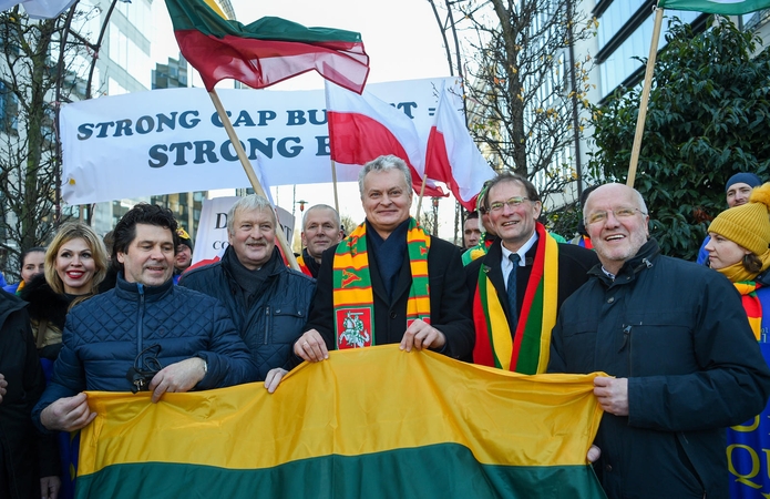 Briuselyje protestuojantys žemdirbiai prašo G. Nausėdos pagalbos