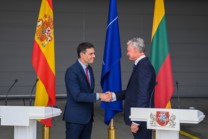 Pedro Sanchezas ir Gitanas Nausėda