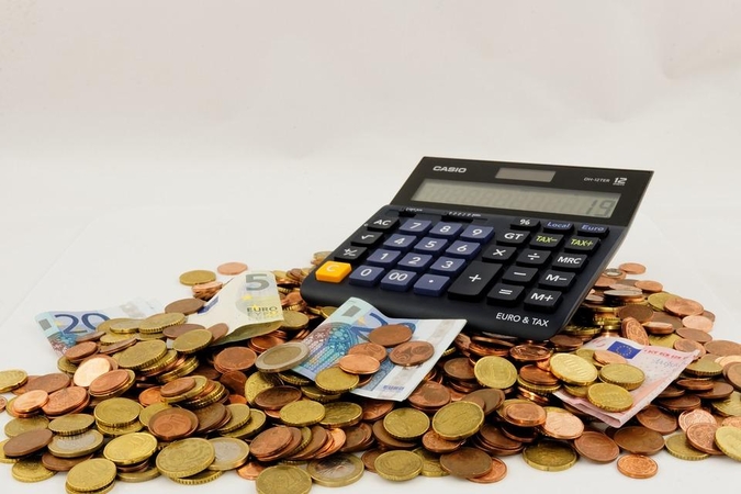 Prezidentūra giria 2022-ųjų biudžetą dėl socialinės apsaugos, bet perspėja dėl deficito