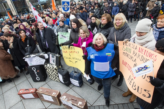 Seimas tramdo profsąjungas: jos atstovaus tik savo nariams