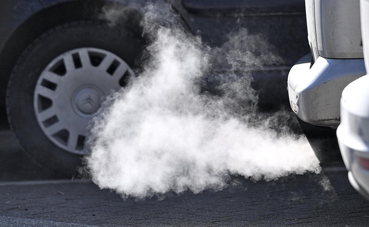 Taršių automobilių mokesčiui – kliūtys Seime