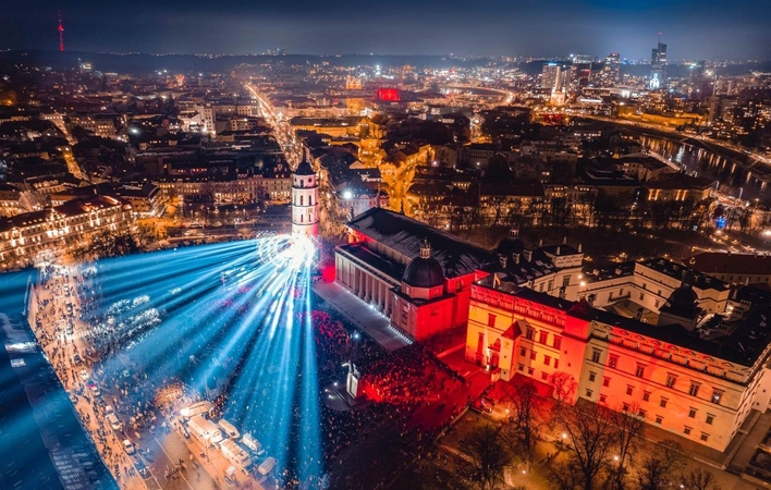 Vilnius 700 metų jubiliejų pasitiko ryškiai
