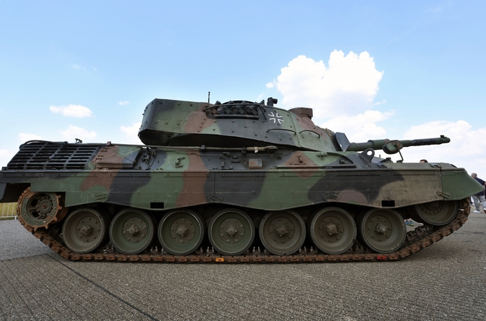 Vokietija perdavė Ukrainai pirmuosius jai skirtus tankus „Leopard 1“