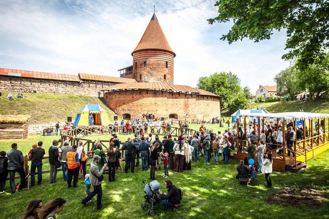 Turizmo gatvėje – gražiausias pasaulyje triušiukas, virtualios žuvys