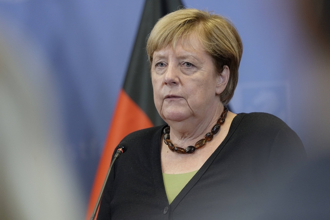A. Merkel: reikia toliau kalbėtis su Talibanu, kad būtų galima išvežti daugiau žmonių