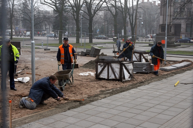 Darbuotojų 2022-aisiais trūks, bedarbių netenkina uždarbis