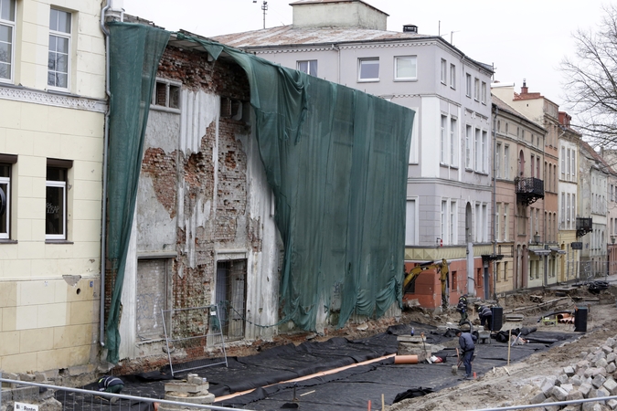 Taisyklės: pasirodo, tvarkos mieste prižiūrėtojai negalėjo vasarą priversti uždengti pagrindinę Klaipėdos griuveną.