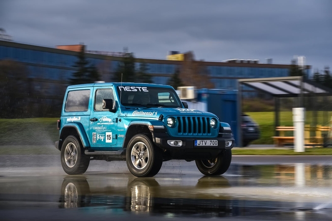 Galiūnų dvikova metų automobilio rinkimuose: purvynų karalius prieš lenktynininką