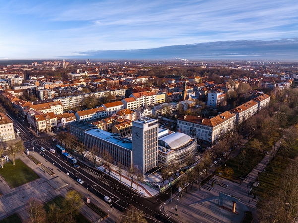 Žmones su regos negalia po naują KVMT pastatą vedžios ir moderniausios technologijos