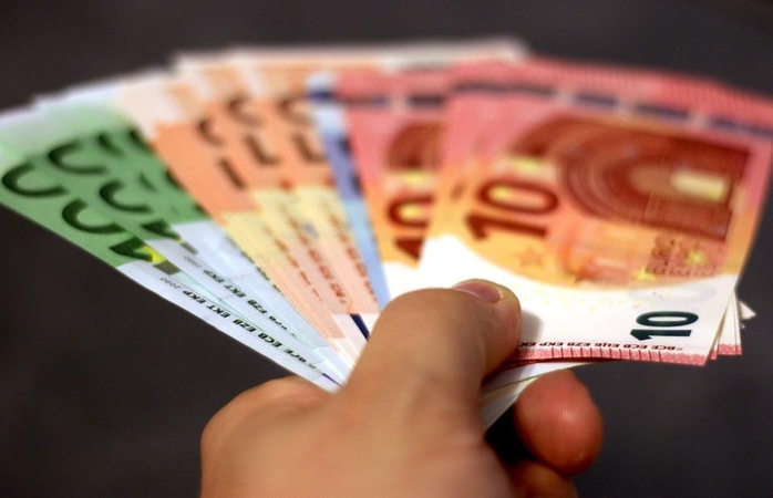 Kyšio byloje nuteistas buvęs advokatas negalės dirbti trejus metus