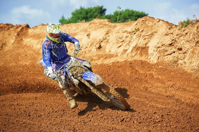 Motokroso trasoje susižalojo vyras