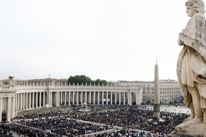 Žiniasklaida: karstą su Pranciškaus palaikais per Romą veš papamobilis