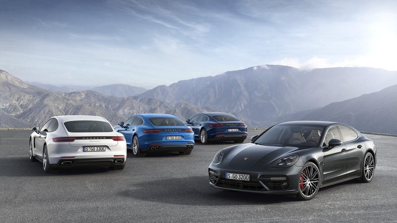 Naująjį „Porsche Panamera 4 E-Hybrid“ bus galima įkrauti