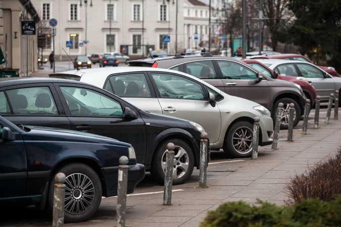 Vilniuje – mažiau rezervuotų parkavimo vietų ir daugiau būdų atsiskaityti už stovėjimą