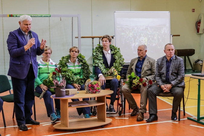 Uostamiestyje parolimpiečiams uždėti ąžuolų vainikai