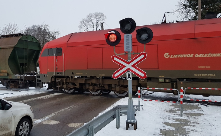 Perspektyva: diegiant elektros linijas ateityje "Lietuvos geležinkeliams" teks keisti dabar naudojamus taršius dyzelinius vilkikus.