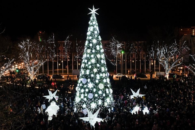 Šiauliai pasipuošė švytinčia žaliaskare