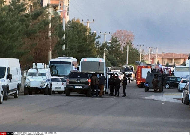 Rusijoje trys mirtininkai sprogdintojai atakavo policijos nuovadą