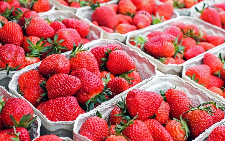 Ilgapirščiai nusprendė pasisaldinti gyvenimą: pavogė 30 kilogramų braškių