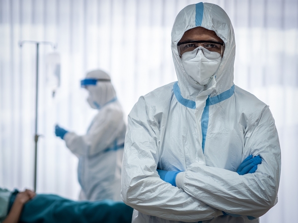 Santaros klinikų atstovai: padėtis dėl COVID-19 lovų trūkumo – kritinė
