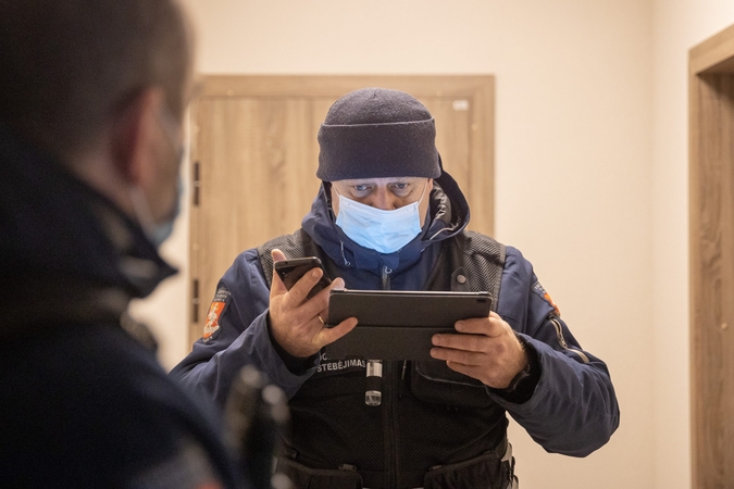 Policija žada aktyviai tikrinti, kaip atvykusieji iš užsienio laikosi izoliacijos
