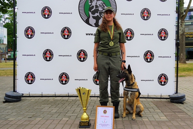 Heli Marshall Dogs su Diana Džavachidi