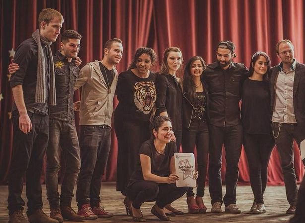 Užgaulias replikas užsienio studentai pavertė linksmu grupės pavadinimu