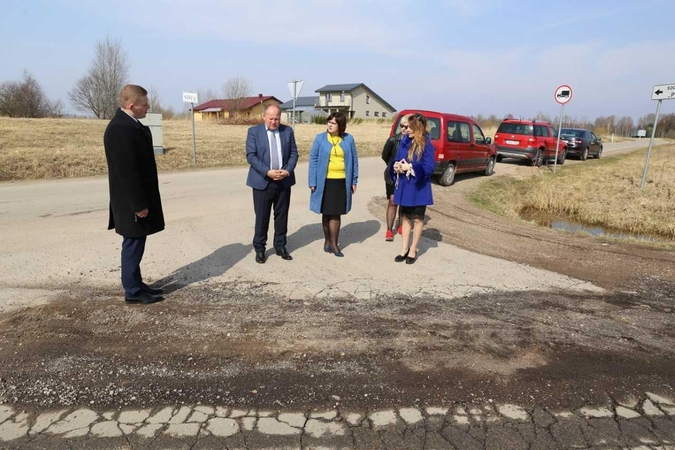 Į Neveronis ateina permainos