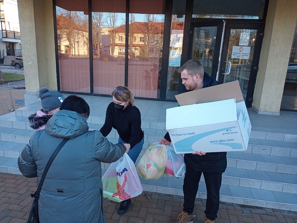 Gargždai ruošiasi ukrainiečių atvykimui – per valandą suaukota tūkstančiai daiktų
