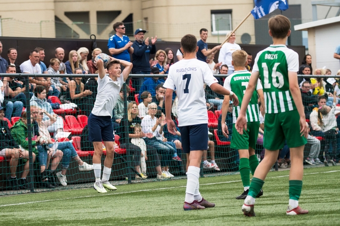„Samsung Galaxy Watch“ Elitinės jaunių futbolo lygos dalyviai džiaugiasi konkurencingu sezonu