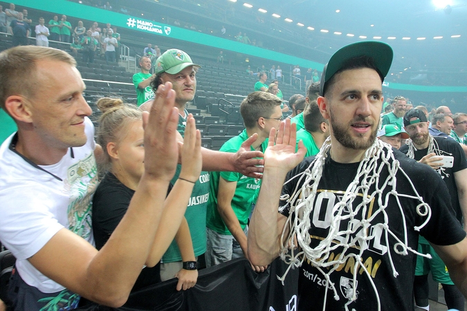 Vasilije Micičius (dešinėje)