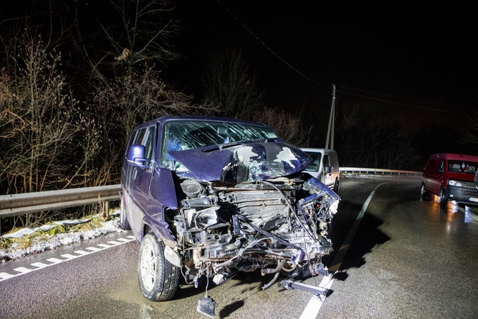 Stipri kaktomuša Julijanavos gatvėje: sužaloti abiejų automobilių vairuotojai