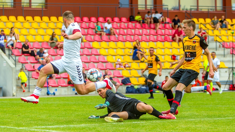 Lietuvos mažojo futbolo čempionatas įpusėjo: pirmauja „Hegelmann“, vejasi „Imsrė“