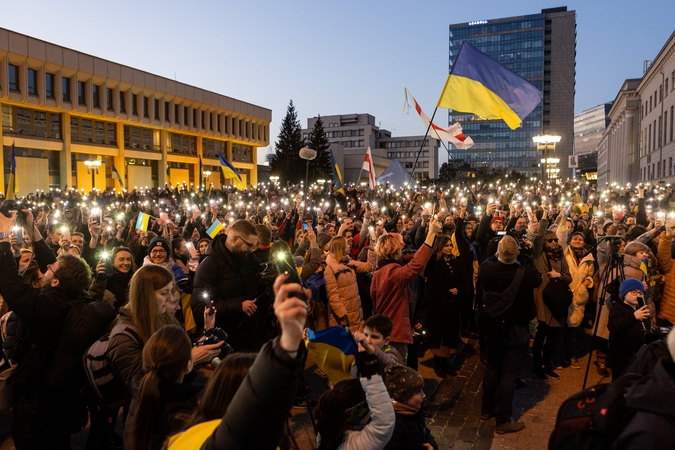 Atsiliepę į V. Zelenskio kvietimą paremti Ukrainą, Vilniuje susirinko apie 4 tūkst. žmonių 