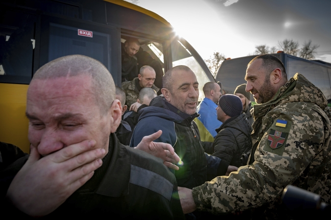 Rusija: per naujausią apsikeitimą karo belaisviais paleista 100 ukrainiečių karių