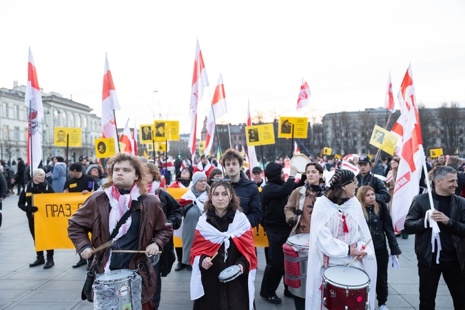 Keli šimtai baltarusių Vilniuje paminėjo Laisvės dieną