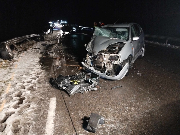 Alytaus rajone susidūrė trys automobiliai, sužeistas vienas žmogus