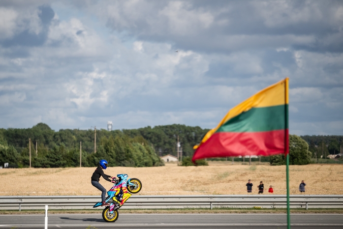 Motociklu ant vieno rato – per „Aurum 1006 km lenktynių“ trasą