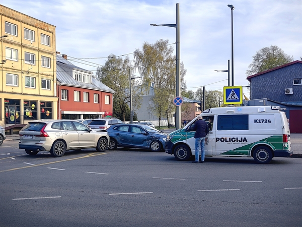 K. Petrausko gatvėje – dviejų „Volvo“ automobilių avarija