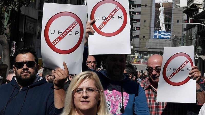 Graikijos taksistų protestai prieš „Uber“