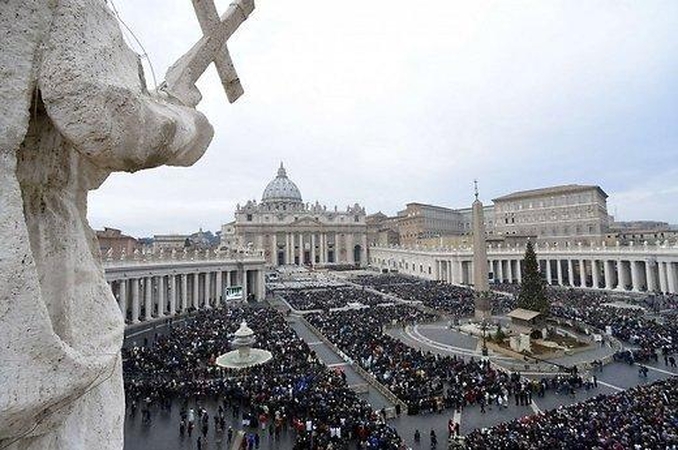 Italijos policija ėmėsi „popiežiaus palaiminimus“ pardavinėjančių sukčių