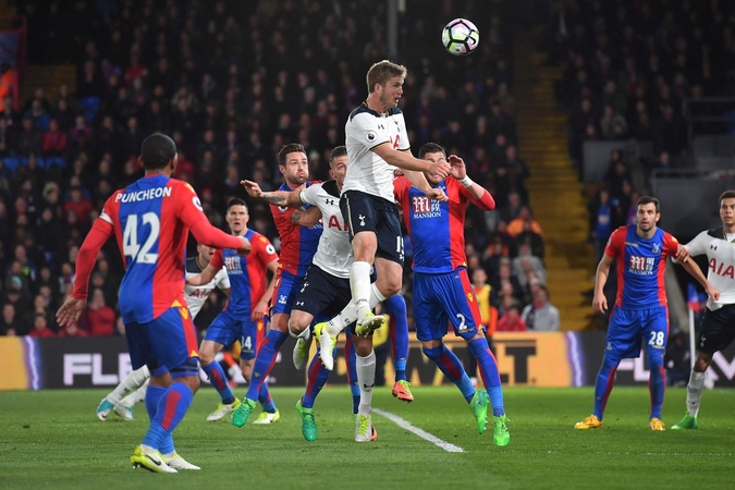 „Tottenham“ nepasiduoda ir toliau lipa ant kulnų „Chelsea“
