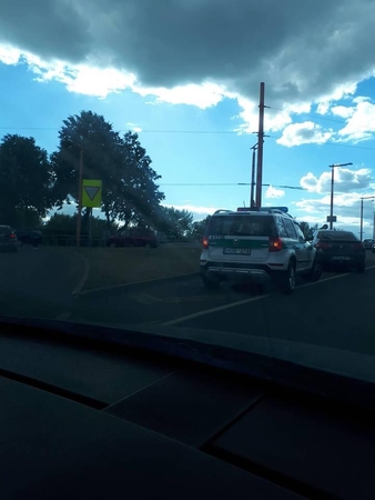 Kauno pilies žiedinėje sankryžoje susidūrė „Volvo“ ir „Renault Laguna“