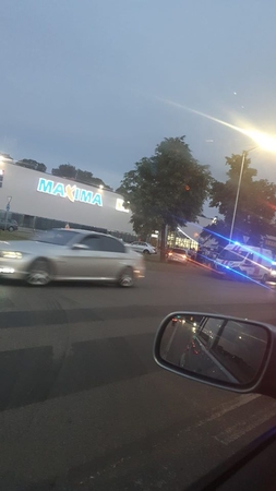 Per dviejų automobilių avariją Jonavos gatvėje nukentėjo moteris