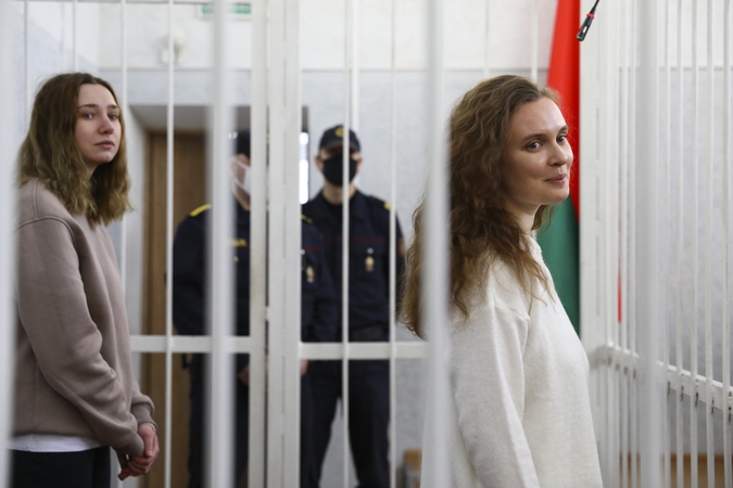 Žurnalistės Kaciaryna Andrejeva ir Daria Chultsova