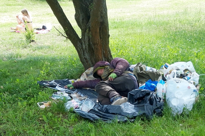 Pliažo senbuviai atsikvėpė: jų vietą užėmęs benamis išvežtas į Nakvynės namus