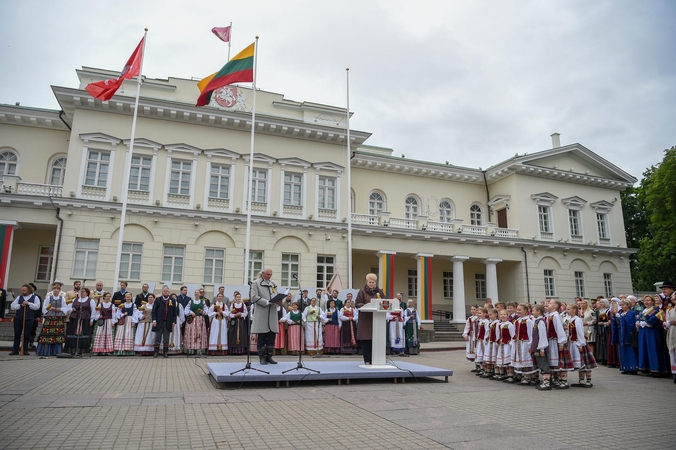 Prezidentė paskelbė šimtmečio Dainų šventės pradžią